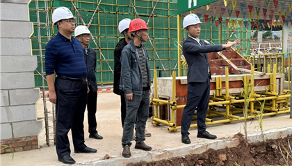 向誠、石鎮(zhèn)槐暗訪工程項目建設和企業(yè)運營管理工作
